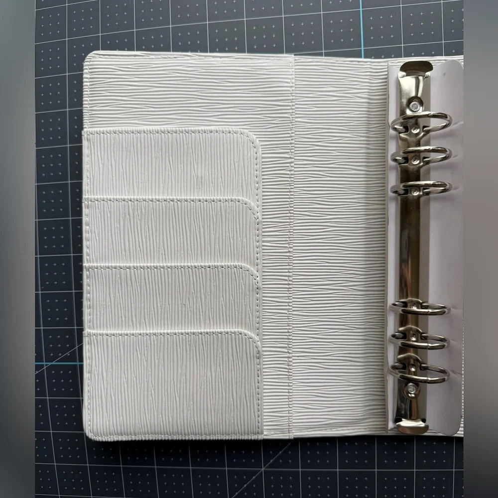 Binder - Picture 3 of 6